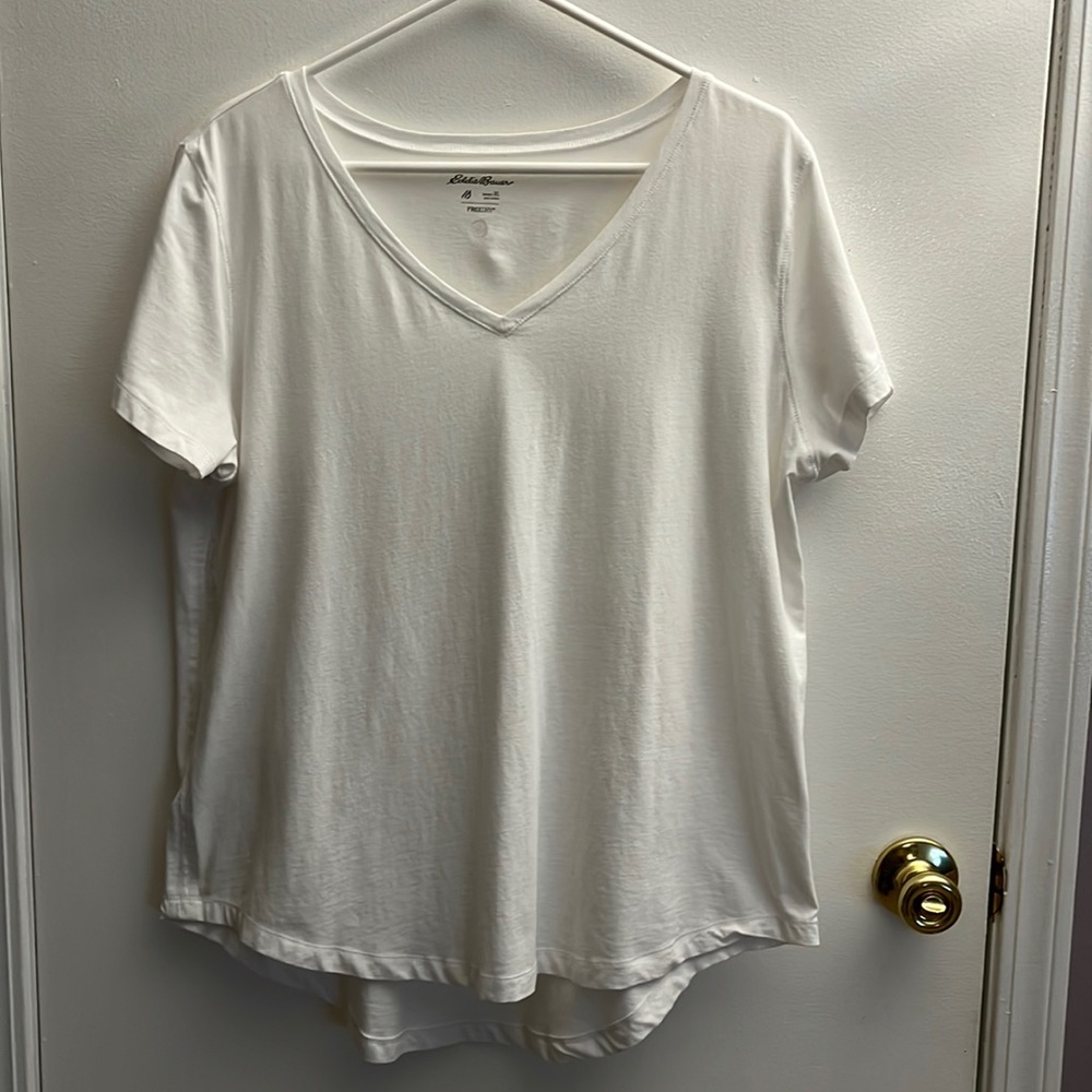 ☑️Eddie Bauer V-Neck Tee